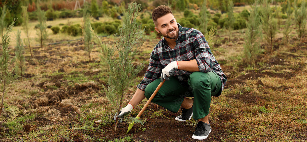 muzhchina-vykapyvaet-dere